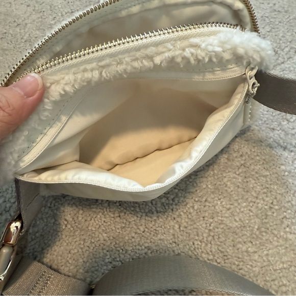 Lululemon Everywhere Fleece Belt Bag - Picture 8 of 10
